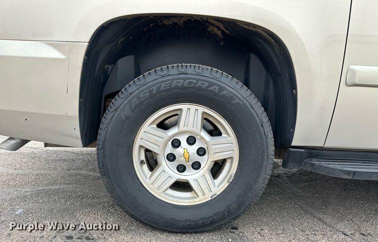 image for item EK9983 2008 Chevrolet Suburban SUV