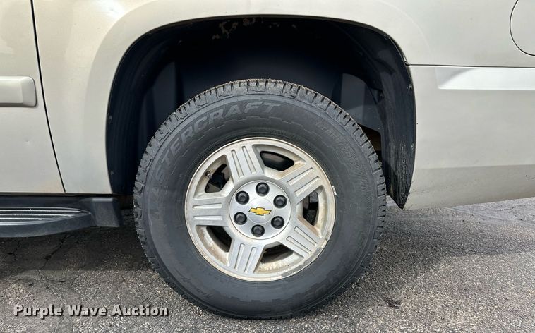 image for item EK9983 2008 Chevrolet Suburban SUV