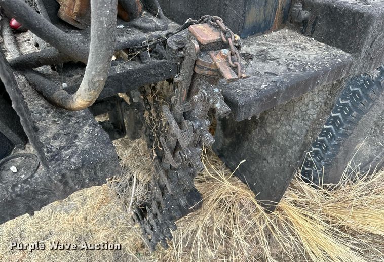 image for item IB9285 1971 Ford F750 oil distributor truck