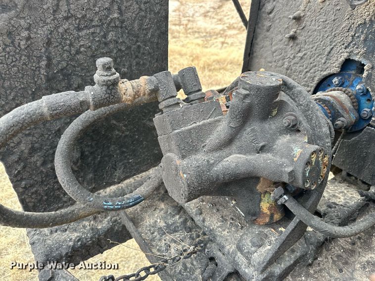 image for item IB9285 1971 Ford F750 oil distributor truck