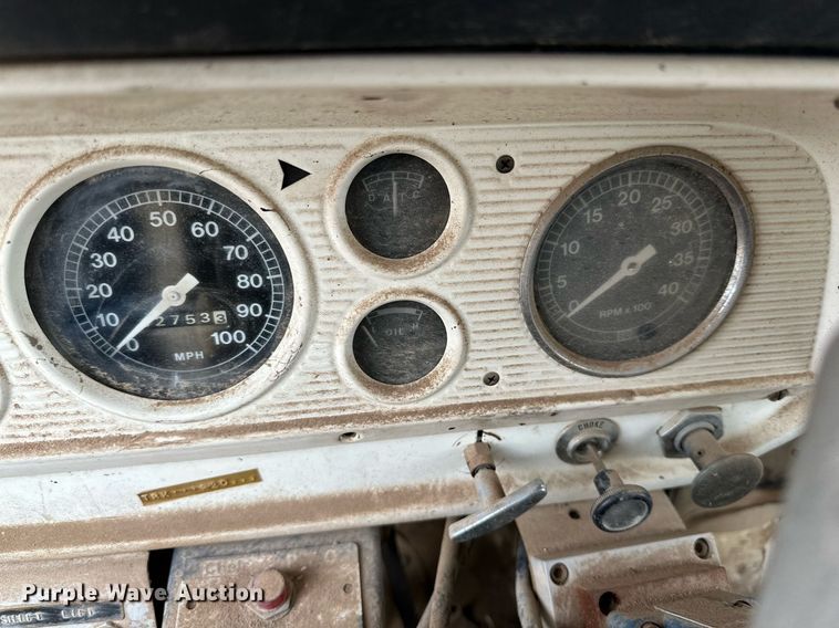 image for item IB9285 1971 Ford F750 oil distributor truck