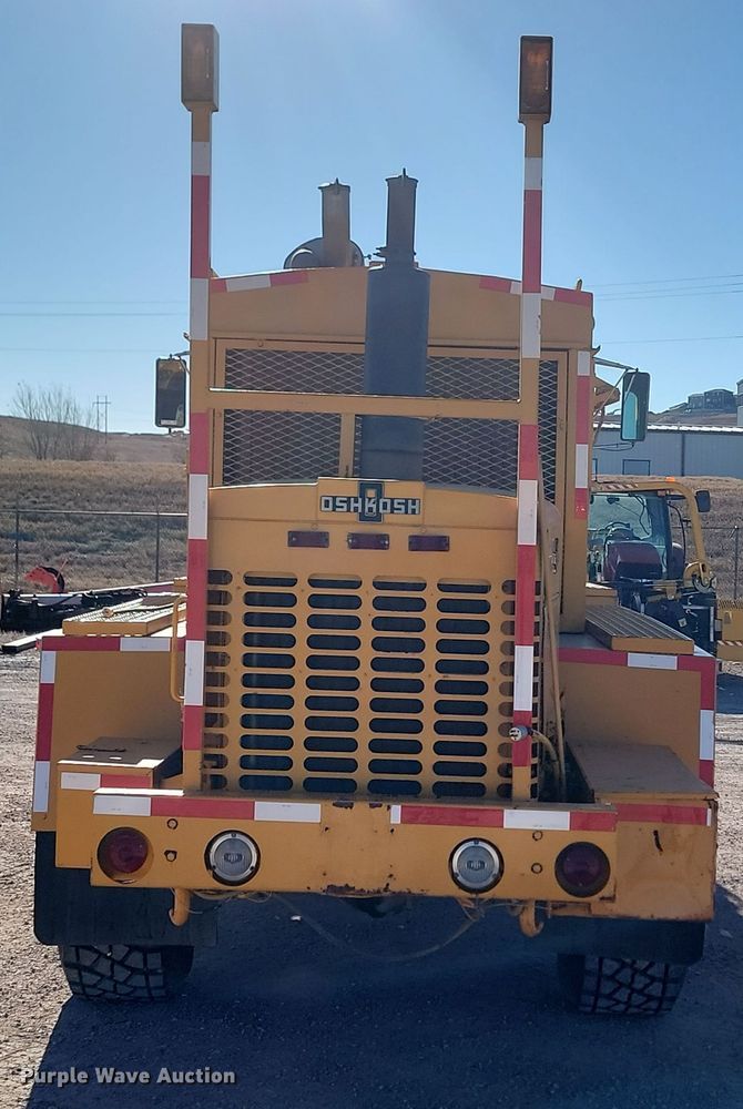 image for item JZ9852 1982 Oshkosh H-2218 snow blower truck