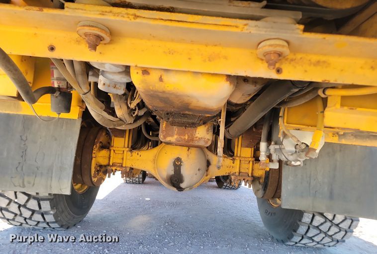 image for item JZ9852 1982 Oshkosh H-2218 snow blower truck