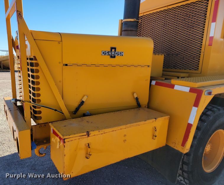 image for item JZ9852 1982 Oshkosh H-2218 snow blower truck