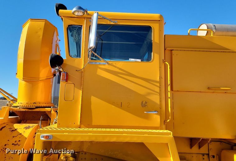 image for item JZ9852 1982 Oshkosh H-2218 snow blower truck