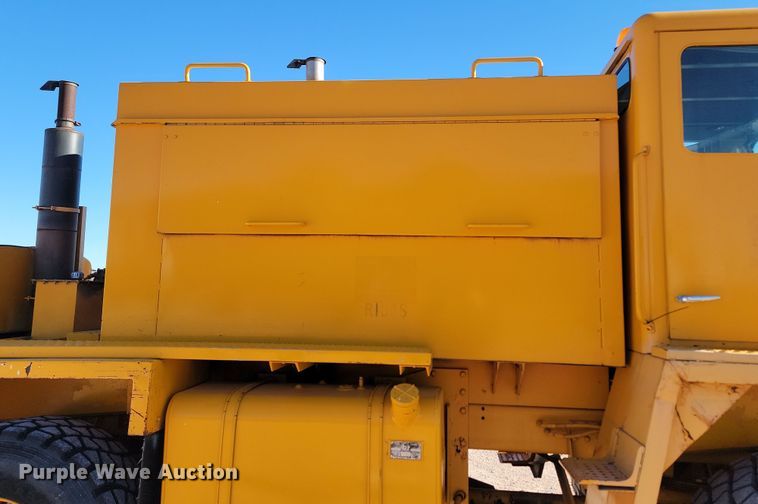 image for item JZ9852 1982 Oshkosh H-2218 snow blower truck