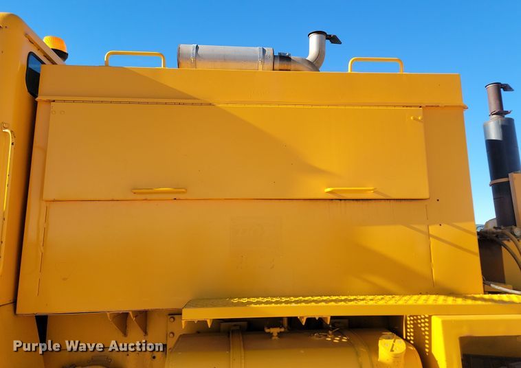 image for item JZ9852 1982 Oshkosh H-2218 snow blower truck