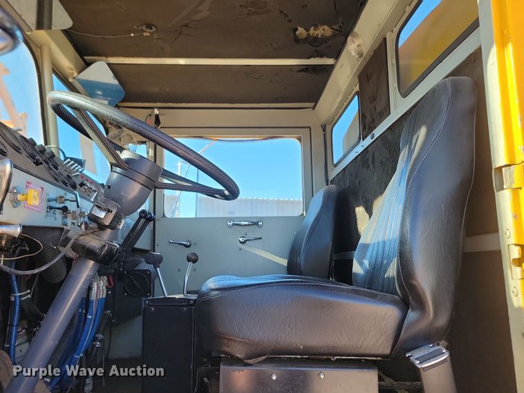 image for item JZ9852 1982 Oshkosh H-2218 snow blower truck