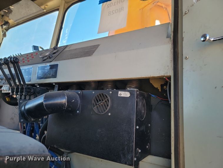 image for item JZ9852 1982 Oshkosh H-2218 snow blower truck