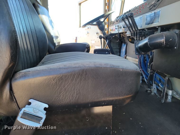 image for item JZ9852 1982 Oshkosh H-2218 snow blower truck