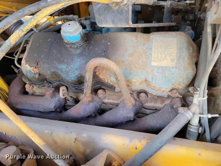 image for item JZ9852 1982 Oshkosh H-2218 snow blower truck