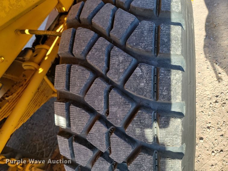 image for item JZ9852 1982 Oshkosh H-2218 snow blower truck