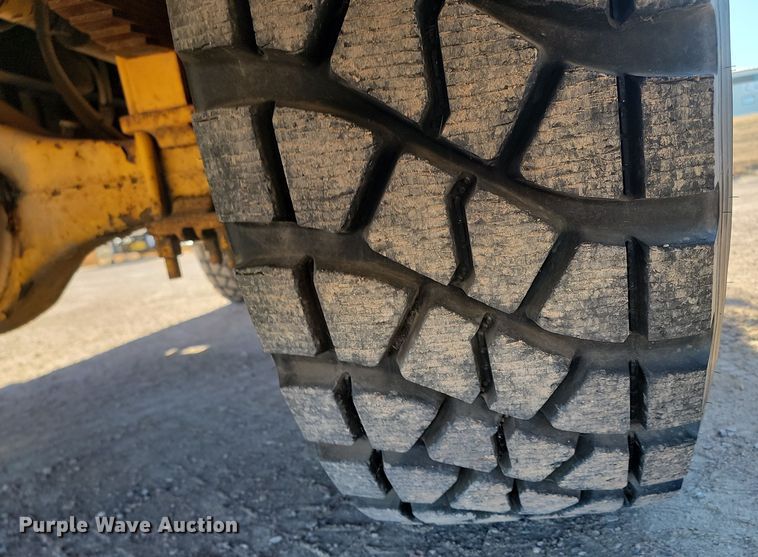 image for item JZ9852 1982 Oshkosh H-2218 snow blower truck