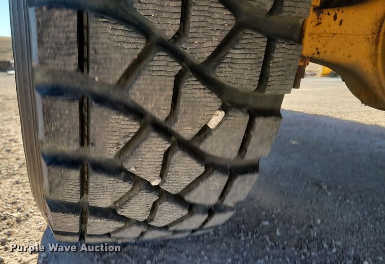 image for item JZ9852 1982 Oshkosh H-2218 snow blower truck