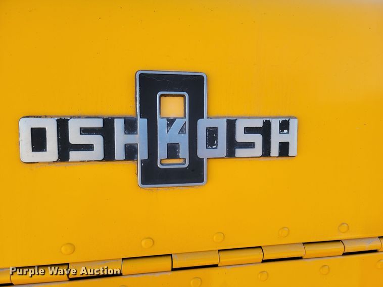 image for item JZ9852 1982 Oshkosh H-2218 snow blower truck