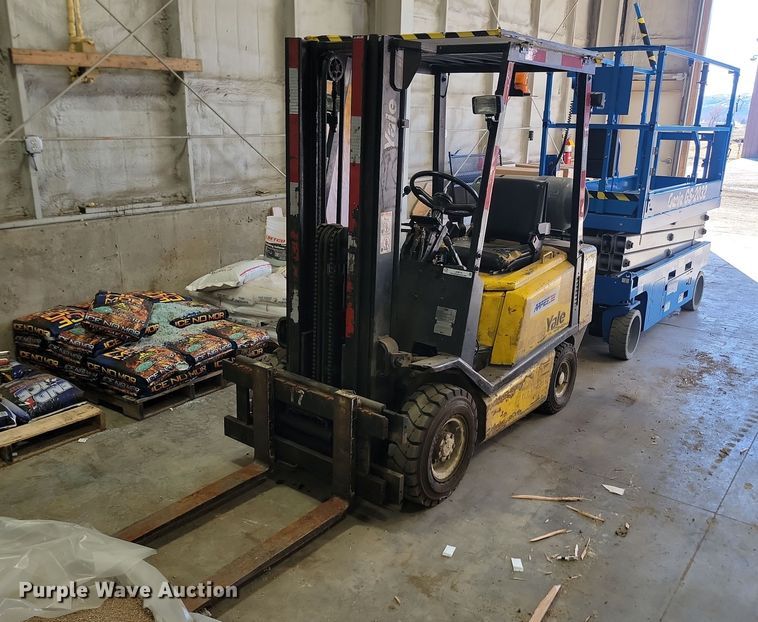 image for item LA9616 Yale GLP040AENUAE079 forklift