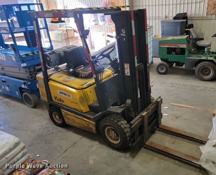 image for item LA9616 Yale GLP040AENUAE079 forklift