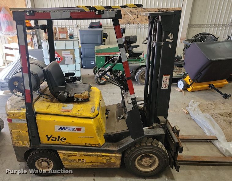 image for item LA9616 Yale GLP040AENUAE079 forklift