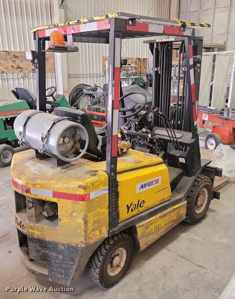 image for item LA9616 Yale GLP040AENUAE079 forklift