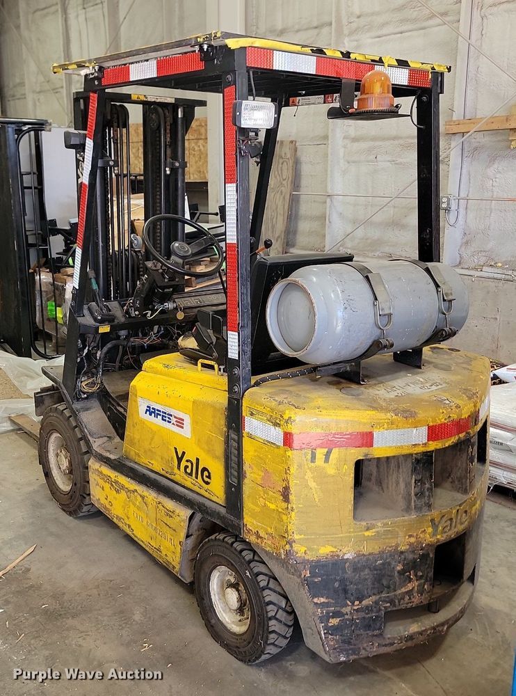 image for item LA9616 Yale GLP040AENUAE079 forklift