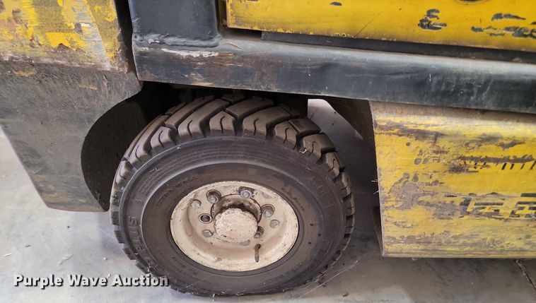 image for item LA9616 Yale GLP040AENUAE079 forklift