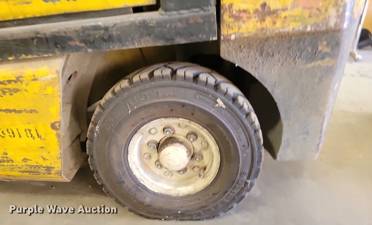 image for item LA9616 Yale GLP040AENUAE079 forklift