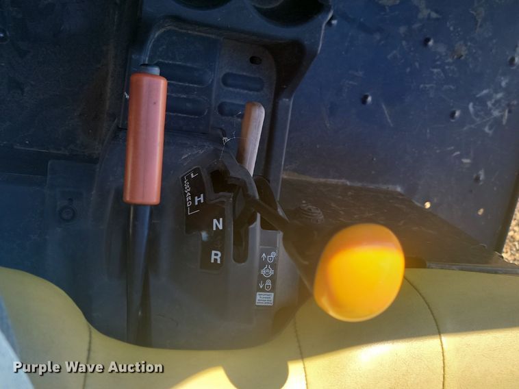 image for item LA9617 2013 John Deere 825i utility vehicle