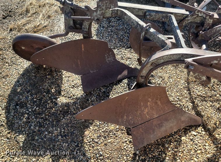 image for item LA9622 Two bottom plow