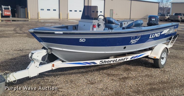 image for item LA9624 1996 Lund Pro V DLX boat