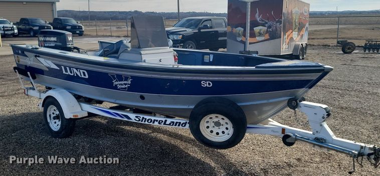 image for item LA9624 1996 Lund Pro V DLX boat