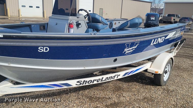 image for item LA9624 1996 Lund Pro V DLX boat