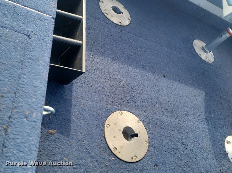 image for item LA9624 1996 Lund Pro V DLX boat