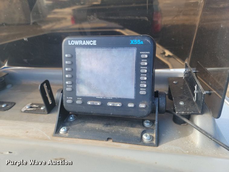 image for item LA9624 1996 Lund Pro V DLX boat