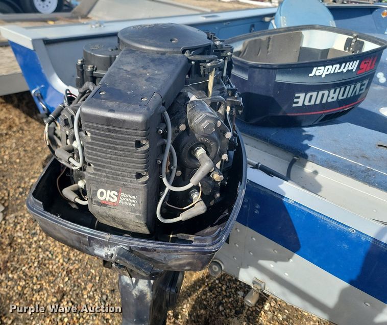 image for item LA9624 1996 Lund Pro V DLX boat