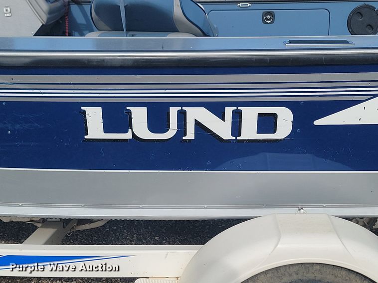 image for item LA9624 1996 Lund Pro V DLX boat