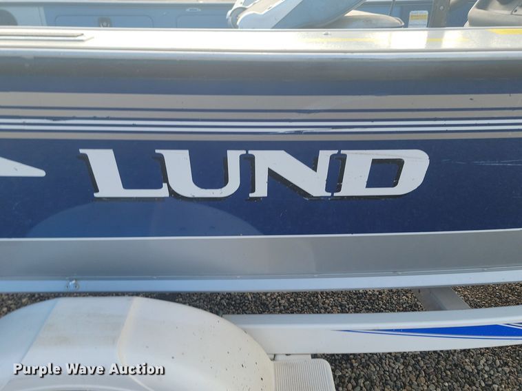image for item LA9624 1996 Lund Pro V DLX boat