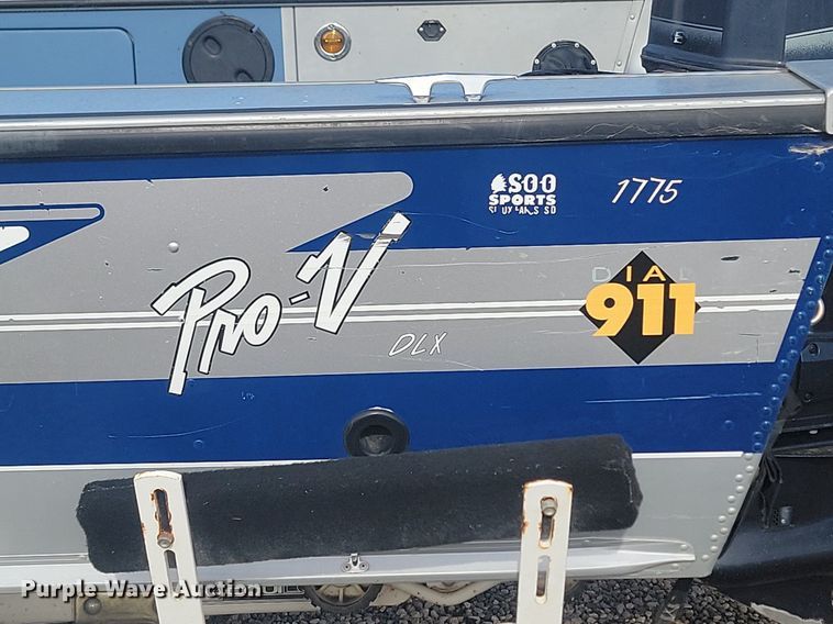 image for item LA9624 1996 Lund Pro V DLX boat