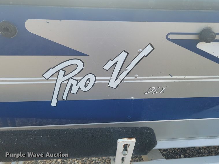 image for item LA9624 1996 Lund Pro V DLX boat