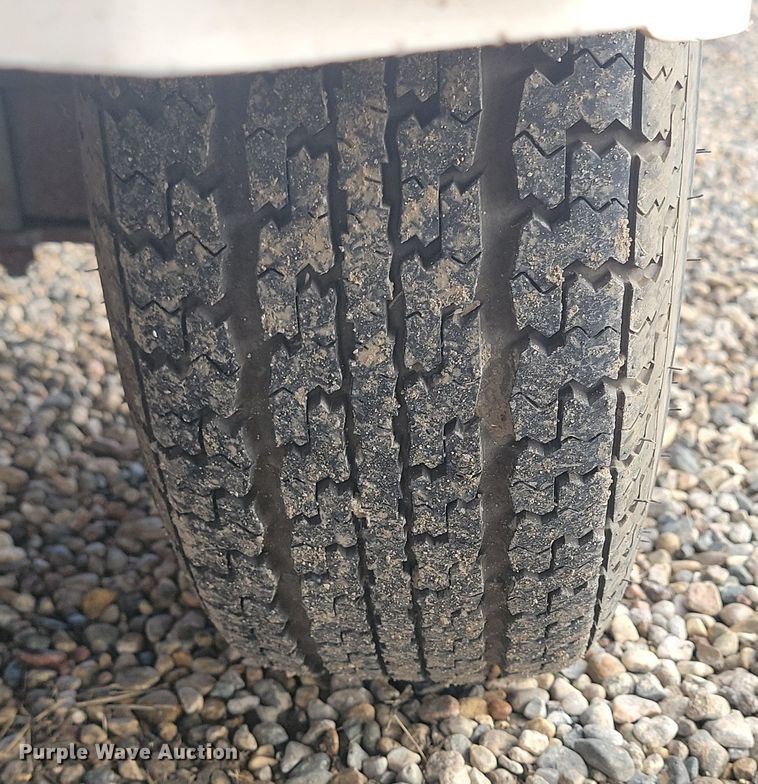 image for item LA9624 1996 Lund Pro V DLX boat