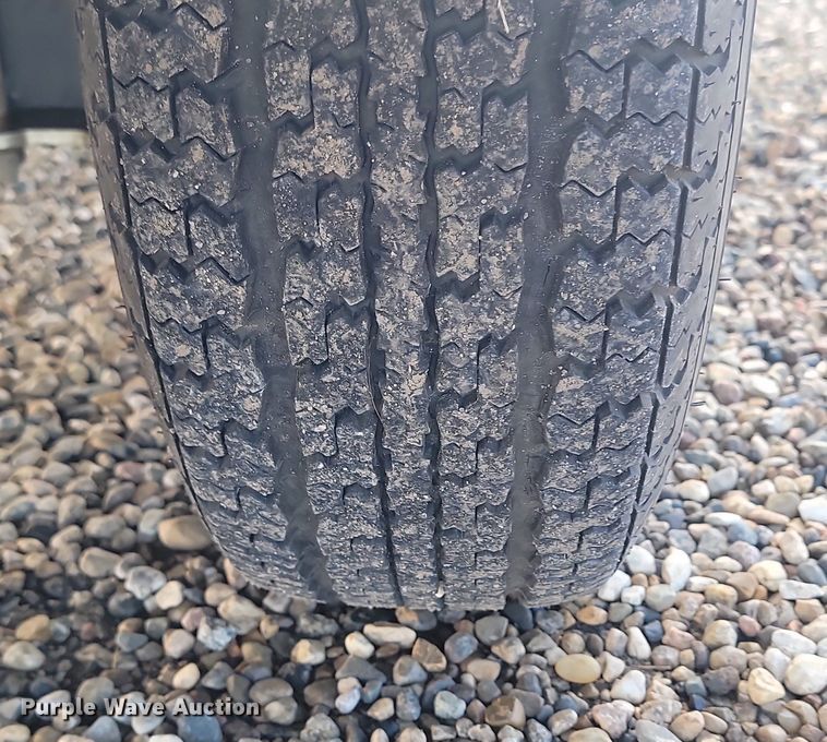 image for item LA9624 1996 Lund Pro V DLX boat