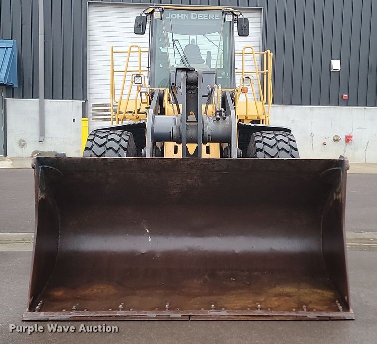 image for item LA9646 2004 John Deere 724J wheel loader