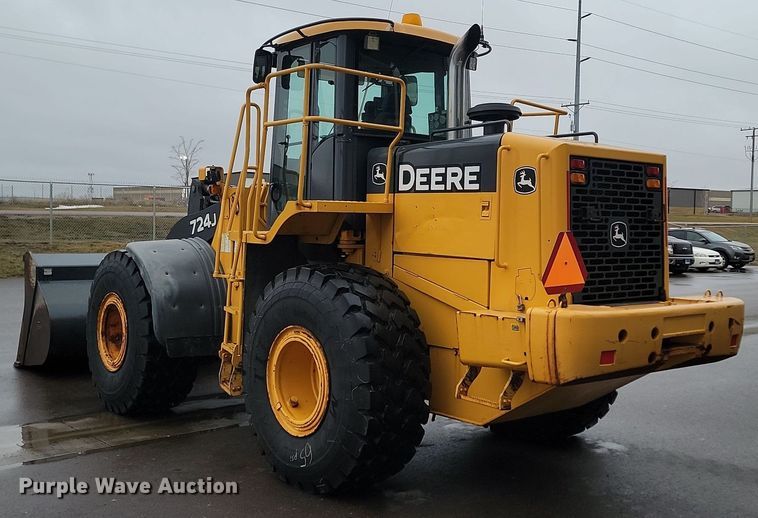 image for item LA9646 2004 John Deere 724J wheel loader