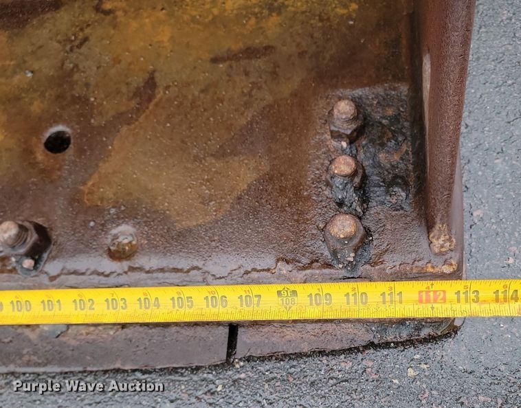 image for item LA9646 2004 John Deere 724J wheel loader