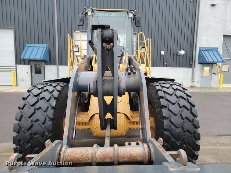 image for item LA9646 2004 John Deere 724J wheel loader