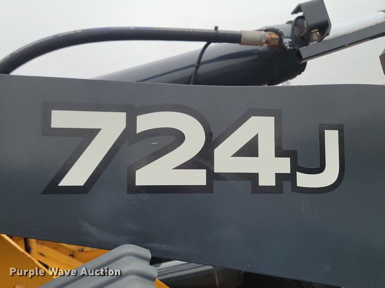 image for item LA9646 2004 John Deere 724J wheel loader