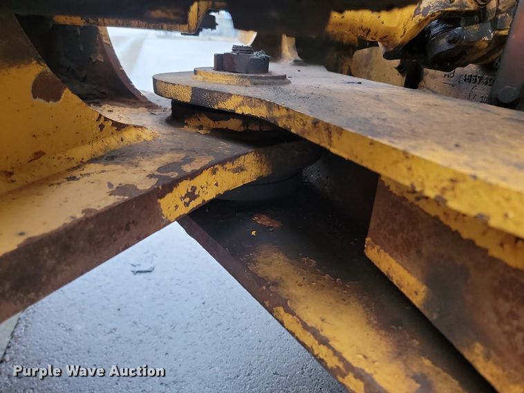 image for item LA9646 2004 John Deere 724J wheel loader