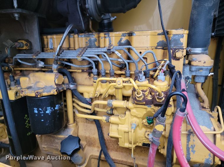 image for item LA9646 2004 John Deere 724J wheel loader