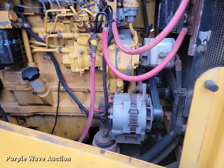 image for item LA9646 2004 John Deere 724J wheel loader