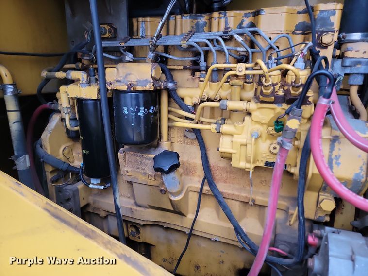 image for item LA9646 2004 John Deere 724J wheel loader