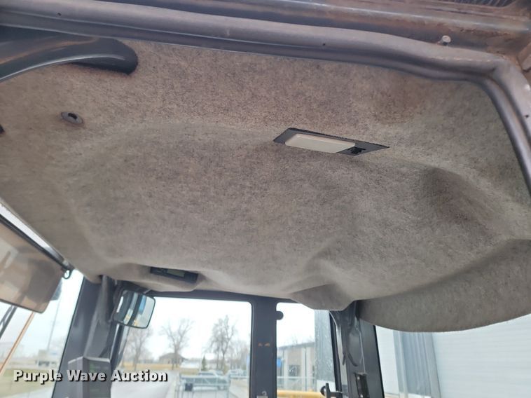 image for item LA9646 2004 John Deere 724J wheel loader